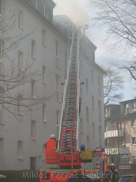 Dachgeschossbrand Koeln Muelheim Duennwalderstr  048.JPG